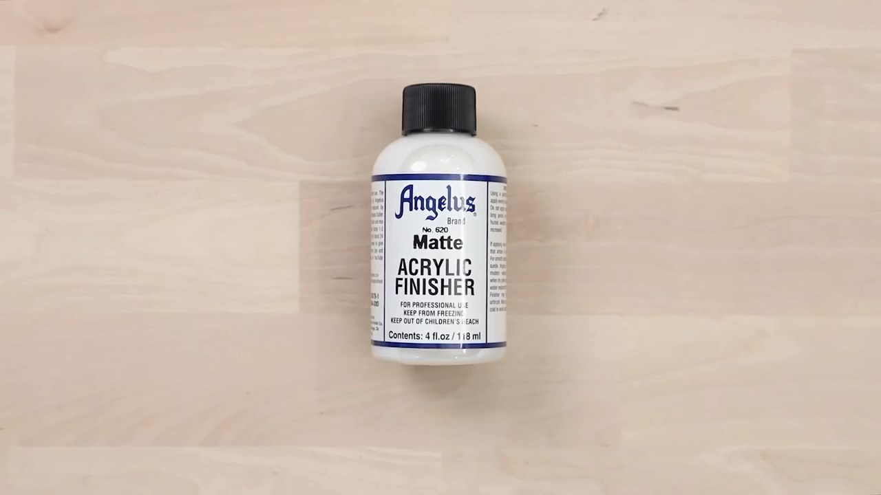 Dùng dung dịch phủ bảo vệ tạo hiệu ứng bóng mờ Angelus Matte Finisher